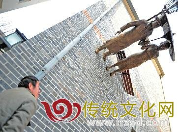 “民国范儿”铜质群雕亮相济南老商埠 造型精美惟妙惟肖