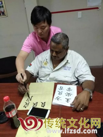 陶老师悉心指导警察学员