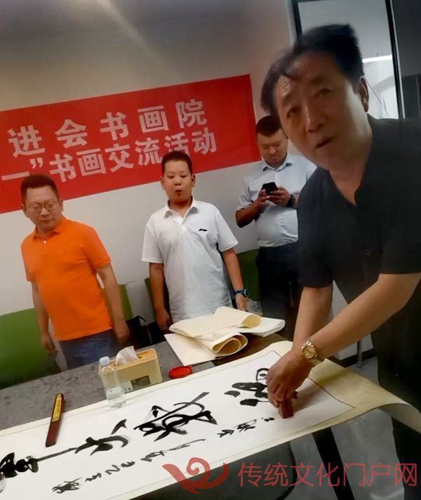 王占湖.jpg